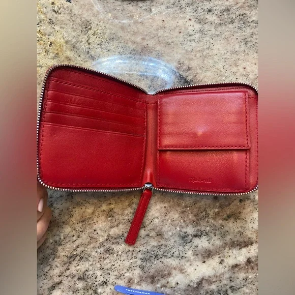 Madewell Essential Zip Wallet in Red - Picture 5 of 9